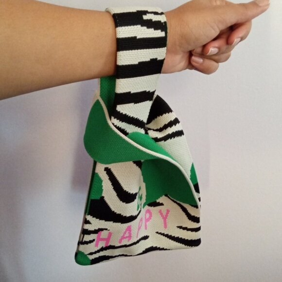 Medium sized wristlet bag - Picture 4 of 4